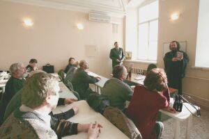 Занятия в Школе трезвения ведут священник Александр Калинин и Владимир Анатольевич Цыганков