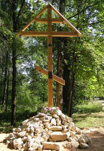 Поклонный крест на месте Харлампиева монастыря в Гатчине