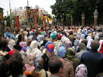 Молитвенное стояние у храма Спаса-на-Крови