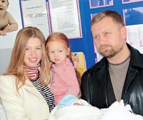  Евгений Ищенко и его жена Евгения после родов второго ребенка