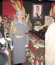 Почетный караул в оперном театре