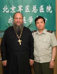 Иеромонах Диомид и г-н Тао в Центре реабилитации больных сетевой зависимостью