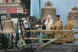 Святейший Патриарх Алексий II на освящении колоколов, отлитых для Гарвардского университета