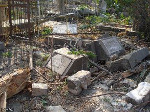 Разрушенное кладбище