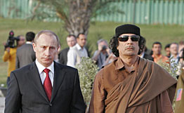 Владимир Путин и Муамар Каддафи