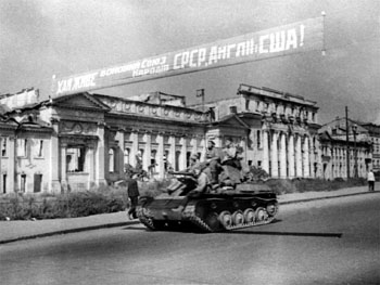 В освобожденном Харькове. Август 1943 г.