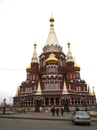 Михайловский собор в Ижевске. Построен на средства рабочих Ижевского завода в 1907 г., разрушен в 1937 г., восстановлен и освящен в 2007 г.