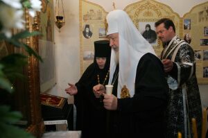Патриарх Кирилл в Иоанно-Предтеченском монастыре Москвы (5.03.09, четверг первой седмицы Великого поста)