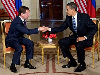 Дмитрий Медведев и Барак Обама. 1 апреля 2009 г. (Фото с сайта <a class="ablack" href="http://www.lenta.ru/">Lenta.Ru</a>).