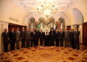 Святейший Патриарх Кирилл на встрече с главами дипмиссий арабских государств. 4.09.2009 г. (Фото с сайта Патриархии)