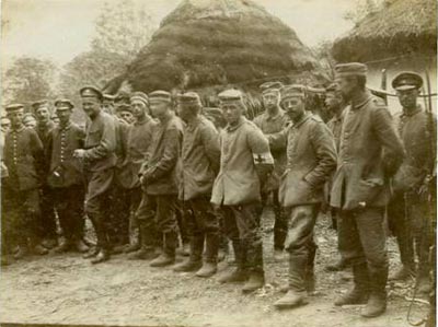 На фото: Пленные *германцы*, захваченные в результате атаки Сибирского полка, в котором сражался Камбалин