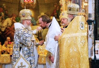 Патриарх Кирилл рукоположил в сан пресвитера диакона Иоанна Нефедова