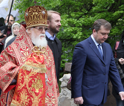 Митрополит Тверской Виктор, руководитель фонда *Собор* В.Гусев и губернатор А.Шевелев