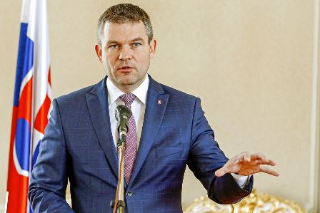 Парламент Словакии утвердил состав нового руководства Парламент Словакии утвердил состав нового руководства