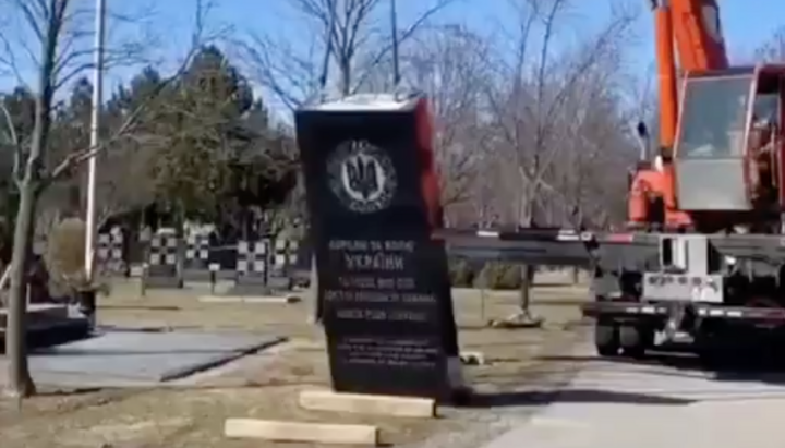 Демонтаж памятника нацистам в Канаде